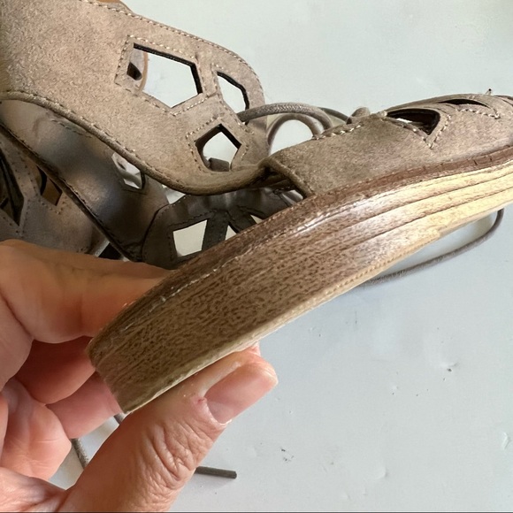 Mossimo Supply Co. Nadine Taupe Gladiator Style Tie Sandals. Size 9.5 - Picture 8 of 8